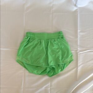 Vibrant Green Lululemon Hotty Hot low rise 4 inch -size 6